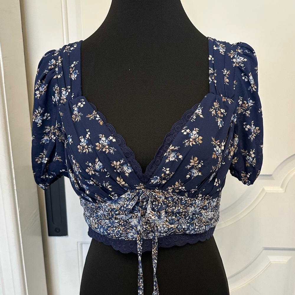 Altar’d State Blue Floral Lace Trim Cropped Top Tie Back Sweetheart Neckline